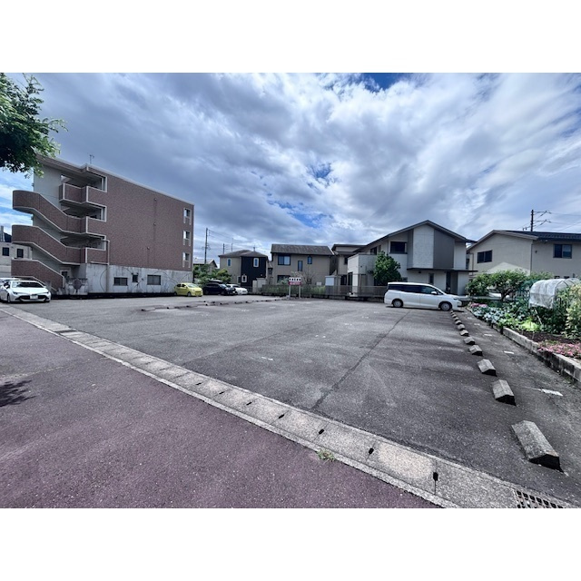 長良福光駐車場の外観