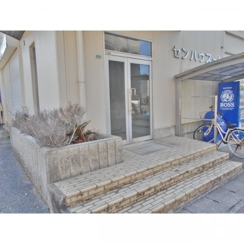 センハウスAのエントランス