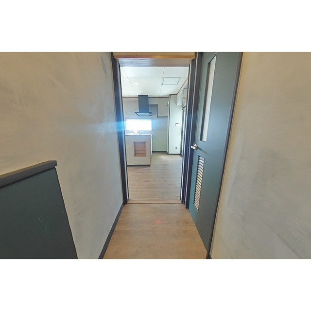 センハウスAの玄関