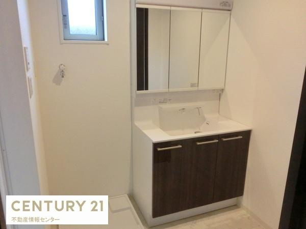 【その他】 | 八幡屋4丁目　建築条件付宅地 | 　建築参考プラン（間取り図面参照）
　延床面積：９５.５８平米
　間取り：４ＬＤＫ
　価格：２０８０万円