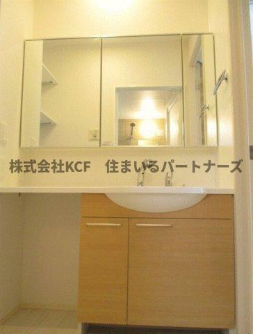 シュトラールの独立洗面台|独立洗面台、朝の身支度には欠かせません
