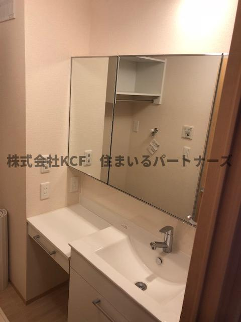 グランピエール瀬戸口の洗面所|スペースが確保できる洗面所です