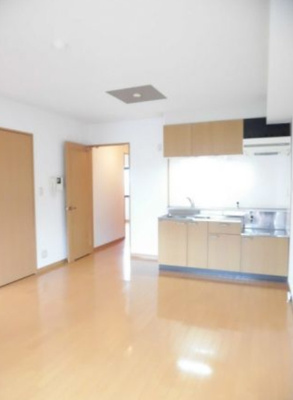 【居間・リビング】 | サンモール梅満 | こちらのリビングで趣味の時間をお楽しみください