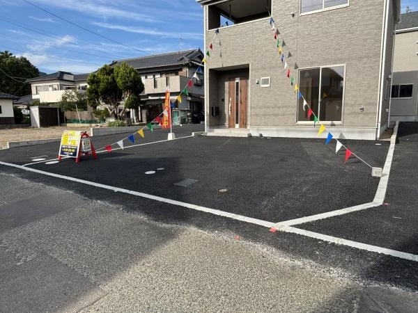 蒲郡市水竹町第8　全3棟・3号棟の駐車場|広々２台駐車できます！