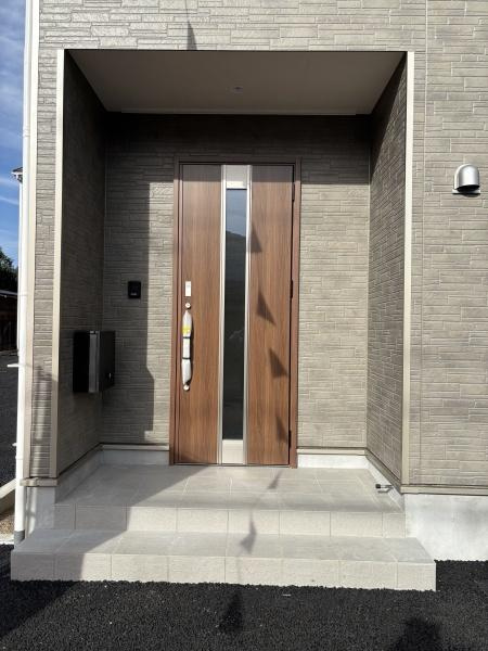 蒲郡市水竹町第8　全3棟・3号棟の玄関|訪れる人を心地よく迎え入れます。