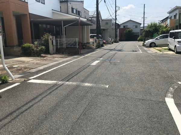 岡崎市大平町・中古戸建の前面道路含む現地写真
