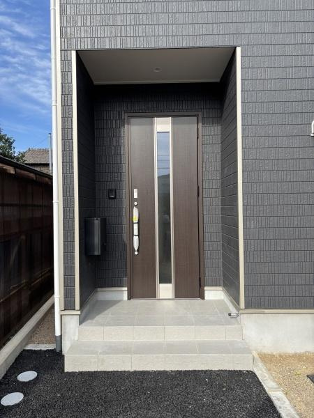 蒲郡市水竹町第8　全3棟・1号棟の玄関|訪れる人を心地よく迎え入れます。