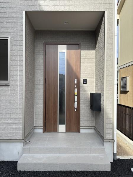 蒲郡市水竹町第8　全3棟・2号棟の玄関|訪れる人を心地よく迎え入れます。