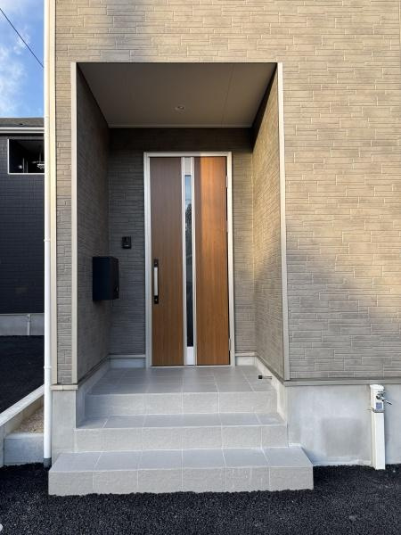 豊川市伊奈町第23　全6棟・3号棟の玄関|訪れる人を心地よく迎え入れます。