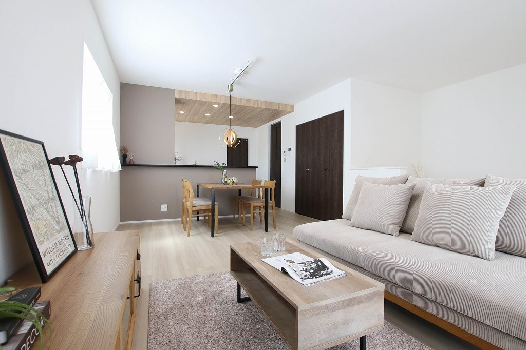 広島市東区福田8丁目　新築一戸建て(全2棟)の居間・リビング