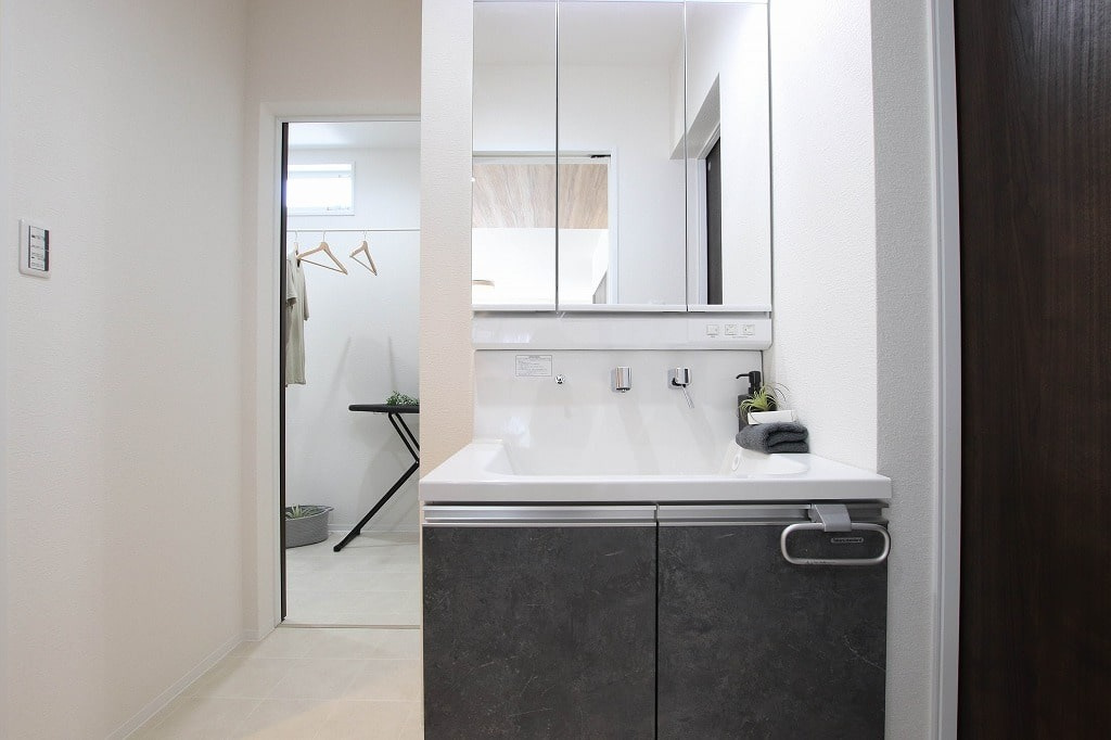 広島市東区福田8丁目　新築一戸建て(全2棟)の独立洗面台