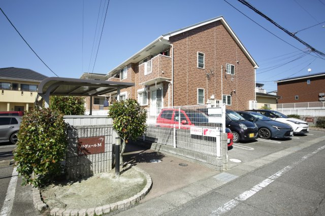 リヴェールＭの駐車場