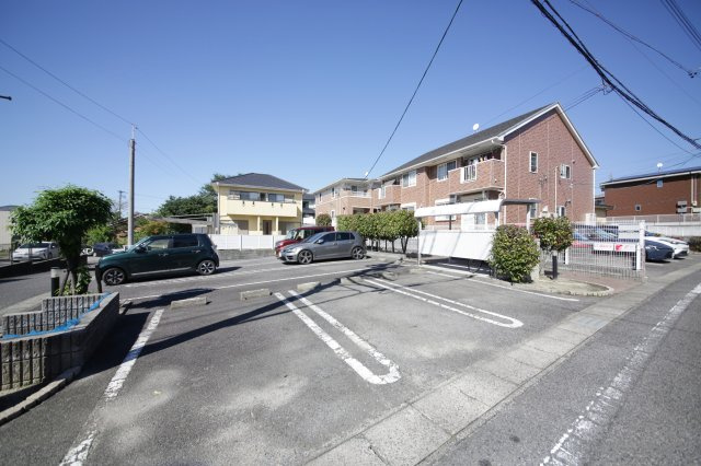 リヴェールＭの駐車場