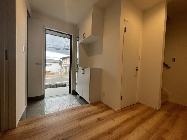 広島市東区福田8丁目　新築一戸建て(全2棟)の玄関