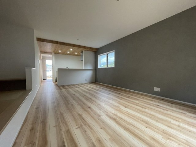 広島市東区福田8丁目　新築一戸建て(全2棟)の居間・リビング