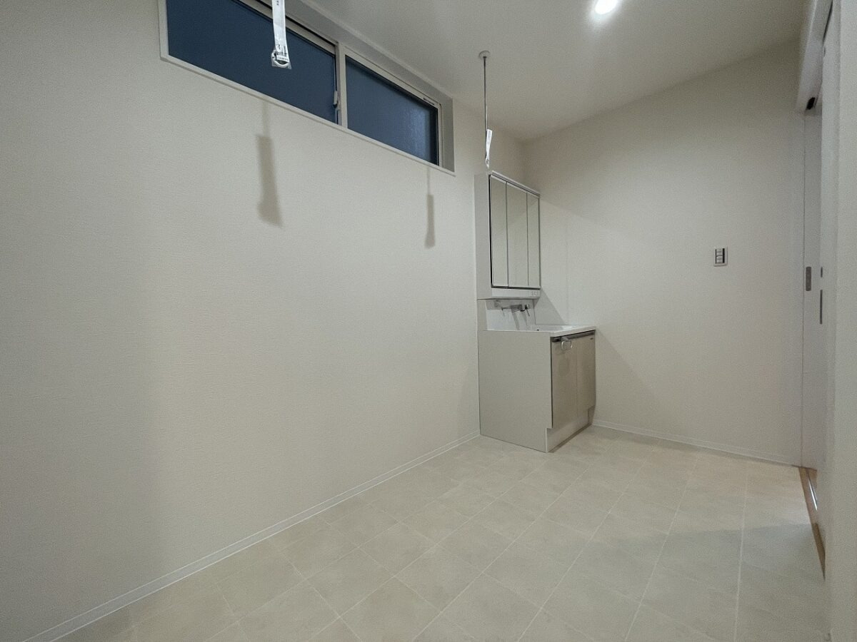 広島市東区福田8丁目　新築一戸建て(全2棟)のランドリースペース