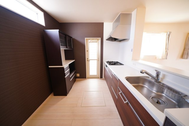 【キッチン】 | 中古物件　高崎市飯塚町　 | 　食洗器付きのシステムキッチンで毎日の家事もラクラクに♪
