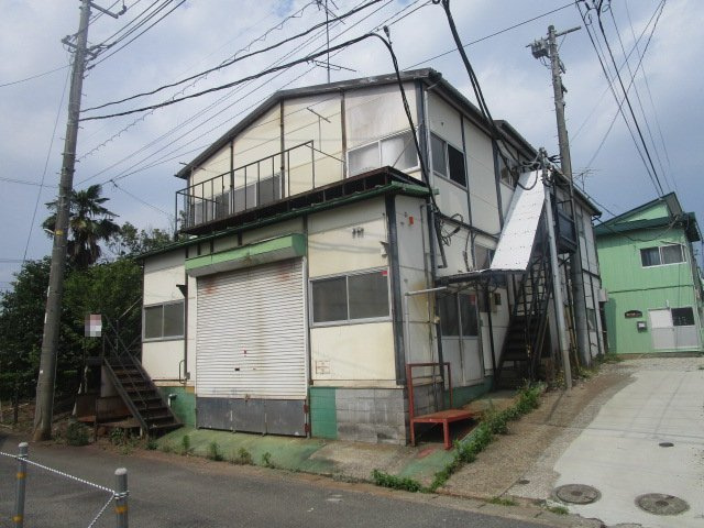 横浜市都筑区勝田町の倉庫の外観