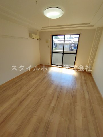 グランデール栄の居間・リビング|イメージ写真です。