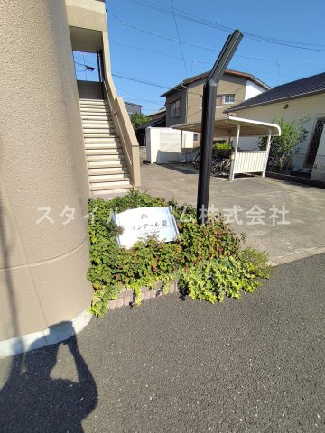 グランデール栄のエントランス