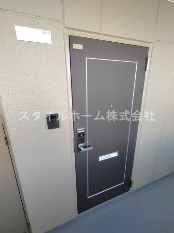 グランデール栄の玄関