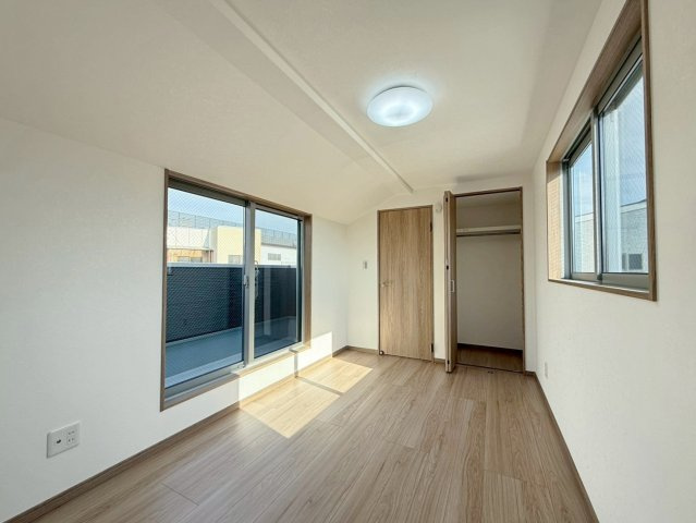 太秦川所町　の前面道路含む現地写真