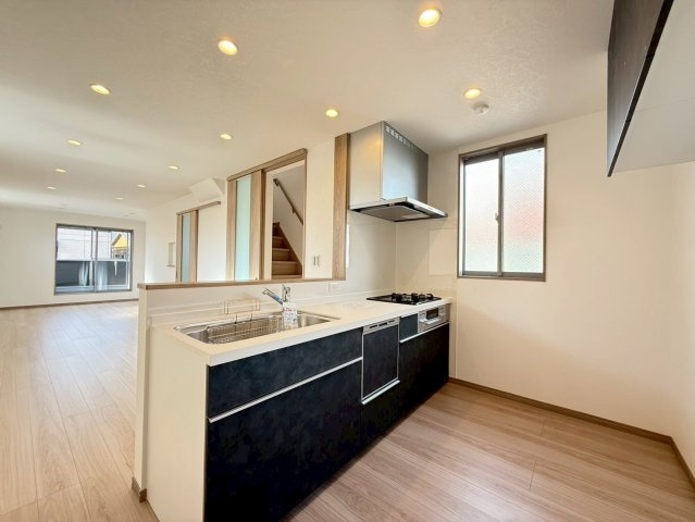 太秦川所町　の前面道路含む現地写真