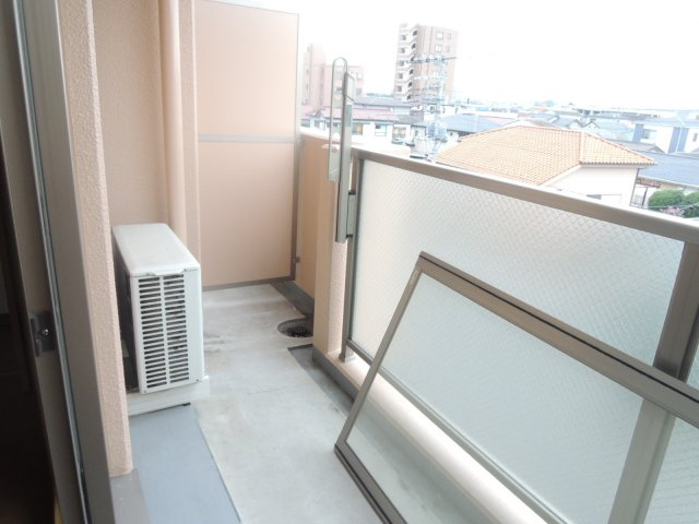 コンフォール・ノグチのバルコニー|別号室の参考写真です。