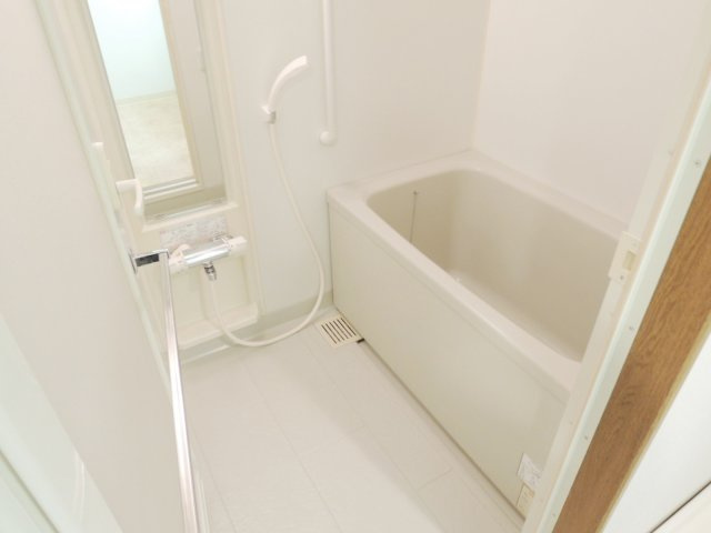 コンフォール・ノグチの浴室|別号室の参考写真です。