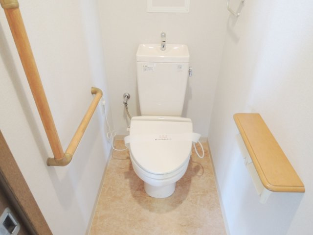 コンフォール・ノグチのトイレ|別号室の参考写真です。