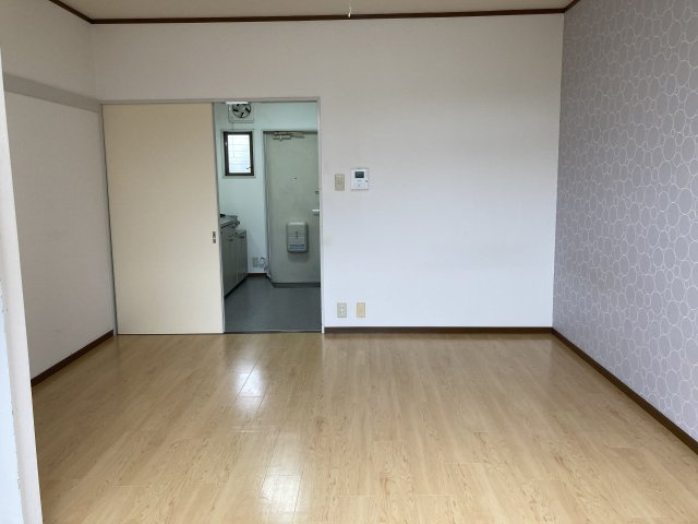 つくば市春日３丁目のアパートの居間・リビング