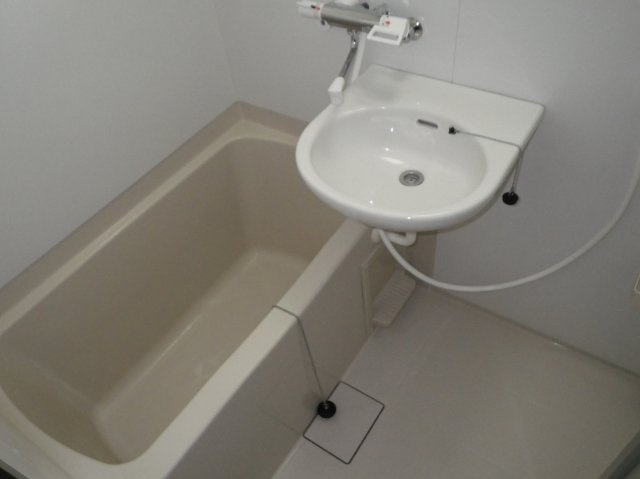 つくば市春日３丁目のアパートの浴室