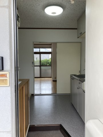 つくば市春日３丁目のアパートの居間・リビング