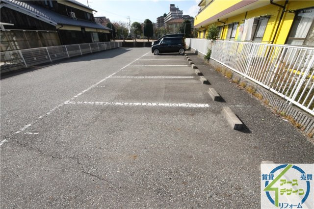 ハイツTakahashiの駐車場