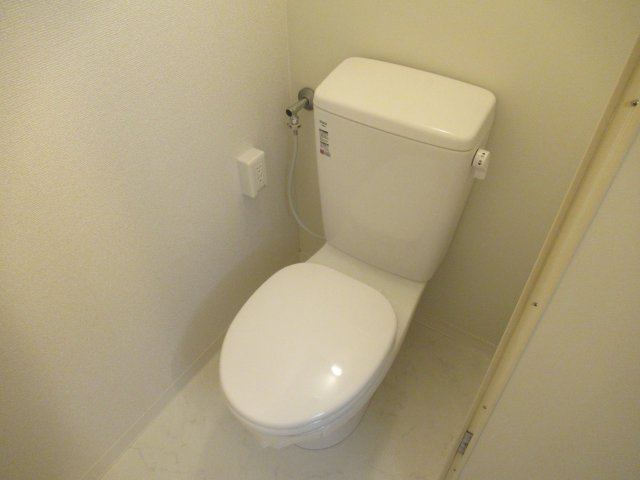 芦屋浜３ＬＤＫ（4街区）のトイレ|落ち着いた色調のトイレです