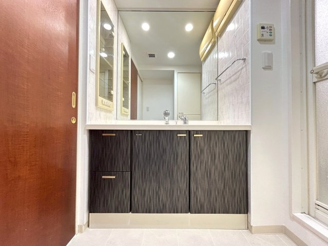 駅近タワーマンション☆☆角住戸☆３ＬＤＫ☆リフォーム完了で即入居ＯＫ☆ファーストタワー大津ＭＡＲＹの洗面所|洗面台