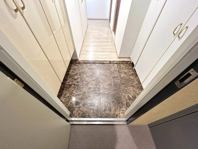 駅近タワーマンション☆☆角住戸☆３ＬＤＫ☆リフォーム完了で即入居ＯＫ☆ファーストタワー大津ＭＡＲＹの玄関|玄関