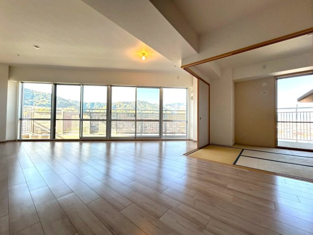 駅近タワーマンション☆☆角住戸☆３ＬＤＫ☆リフォーム完了で即入居ＯＫ☆ファーストタワー大津ＭＡＲＹの居間・リビング|リビング