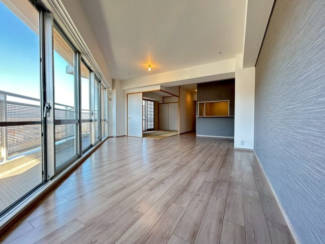 駅近タワーマンション☆☆角住戸☆３ＬＤＫ☆リフォーム完了で即入居ＯＫ☆ファーストタワー大津ＭＡＲＹの居間・リビング|リビング