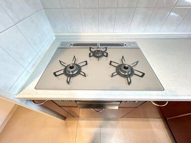 駅近タワーマンション☆☆角住戸☆３ＬＤＫ☆リフォーム完了で即入居ＯＫ☆ファーストタワー大津ＭＡＲＹのキッチン|コンロ