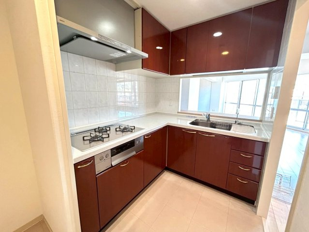 駅近タワーマンション☆☆角住戸☆３ＬＤＫ☆リフォーム完了で即入居ＯＫ☆ファーストタワー大津ＭＡＲＹのキッチン|コンロ