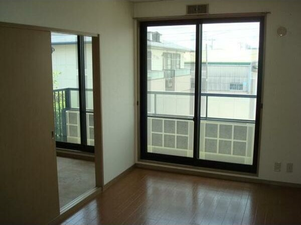 ハウスKⅡ　B　　　刈谷市近郊の賃貸はクラスホームの居間・リビング