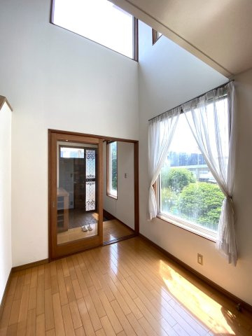 江別市幸町のその他|吹き抜けになっており開放感のある室内です！