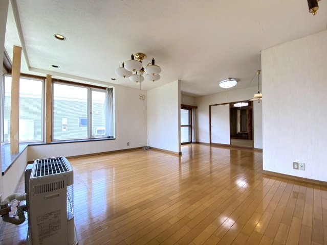 江別市幸町の居間・リビング|リビング別角度！給湯・暖房は灯油です！