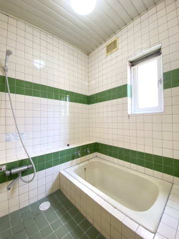 江別市幸町の浴室|1日の疲れを癒す浴室！窓付きで換気もばっちりです！