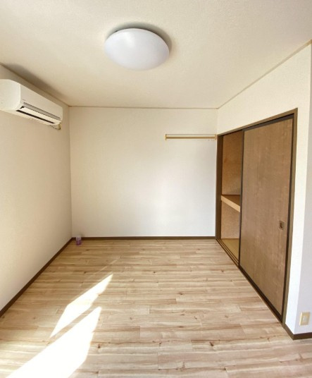 ブルーシャンBの洋室