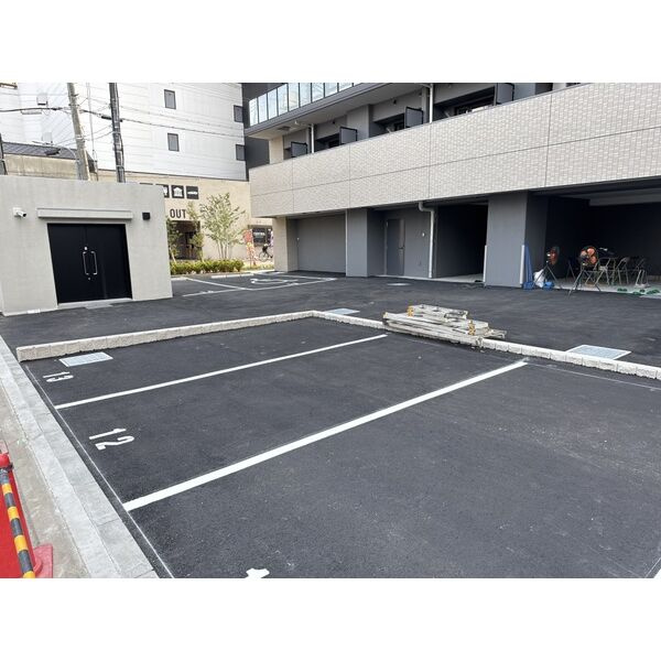 アルティザ姫路の駐車場