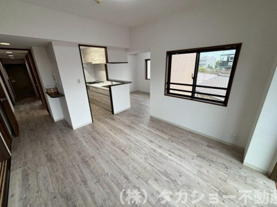 【居間・リビング】 | レクセルマンション本千葉 | こちらのリビングで趣味の時間をお楽しみください