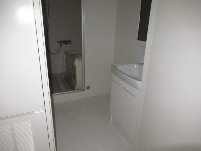 芦屋浜２ＬＤＫ（4街区）の洗面所|脱衣スペースもあります