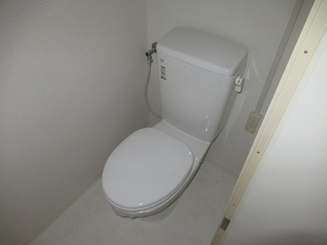 芦屋浜２ＬＤＫ（4街区）のトイレ|落ち着いた色調のトイレです